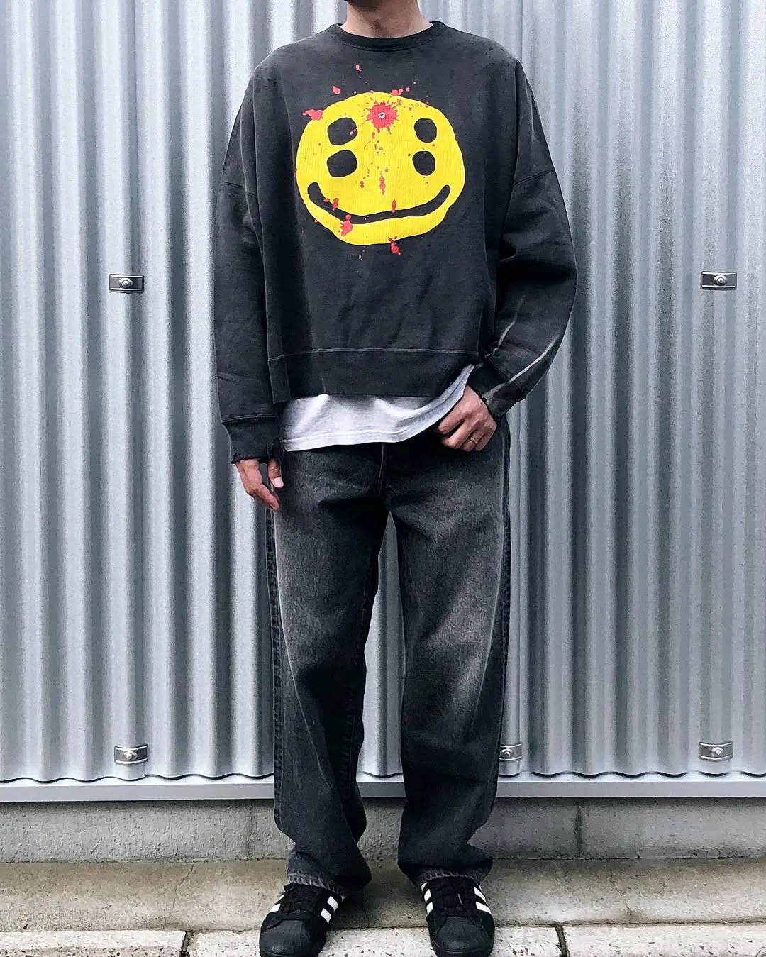 SAINT Mxxxxxx x CACTUS PLANT FLEA MARKET SMILE SWEATER SHIRT CPFM co-branded sweatshirt with smiley face, washed black S-XL, ready-to-wear Assute dyeing, heavy fermentation washing, multi-position spray fading, ultra-complex manual polishing/destruction treatment/special shearing treatment, special striped cuffs/multi-position shearing/pure handmade graffiti and dirty The only correct co-branded main wheat label/wash water label/little angel anti-counterfeiting label in the entire network